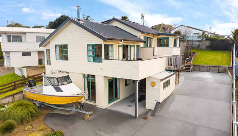 16 Tamatea Drive, Snells Beach