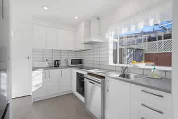 1 Joanna Place, Deanwell