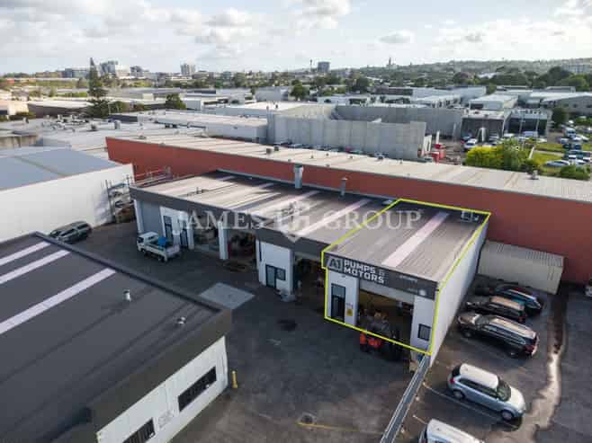 Gantry Crane-Ready Unit in Prime Wiri Location