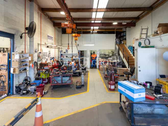 Gantry Crane-Ready Unit in Prime Wiri Location