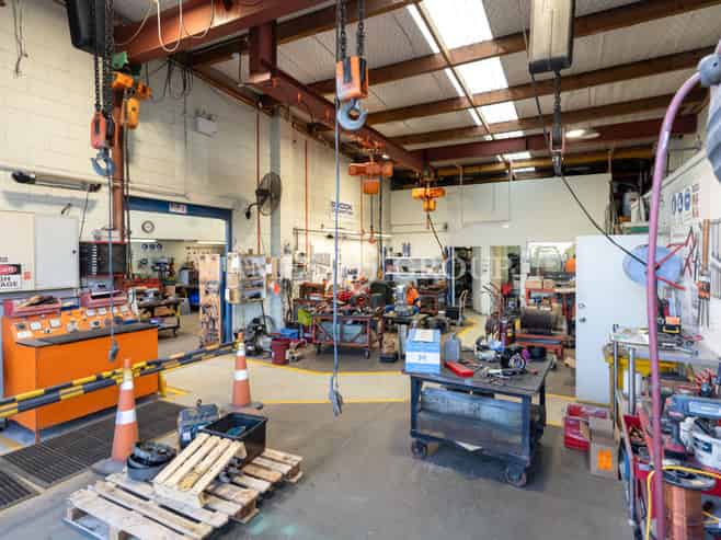 Gantry Crane-Ready Unit in Prime Wiri Location