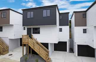 11D Kemp Road, Massey