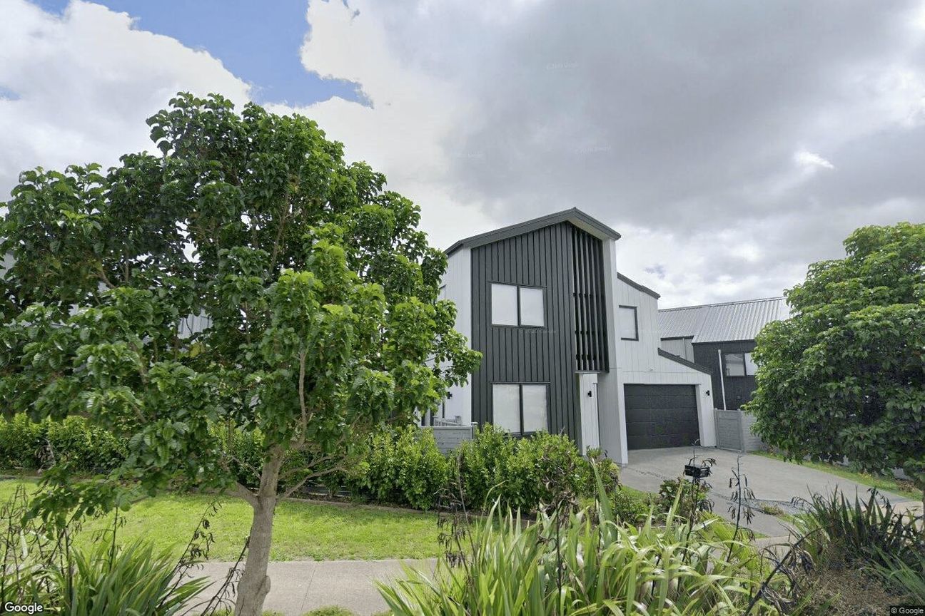 SUPER SPACIOUS STANDALONE HOME, MULTIPLE LIVING SPACES AND BATHROOMS WITH BIG BEDROOMS - PARK GREEN - Mynd 5