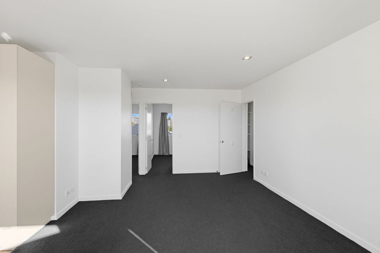 Elevated Phillipstown Apartment with Two Carparks – pohled 6