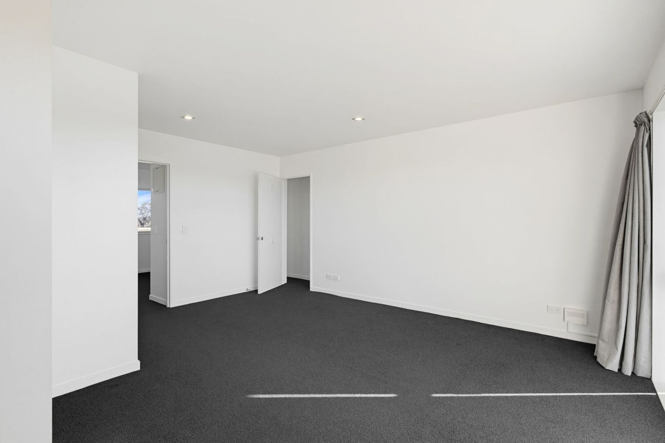 Elevated Phillipstown Apartment with Two Carparks – další