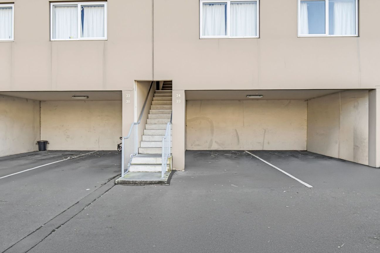 Elevated Phillipstown Apartment with Two Carparks – pohled 3