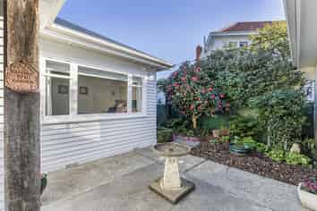 6 Ashleigh Crescent, Miramar