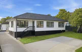 31 Meadowood Drive, Unsworth Heights