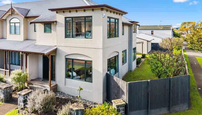 4/8 Tuscany Way, Te Atatu Peninsula