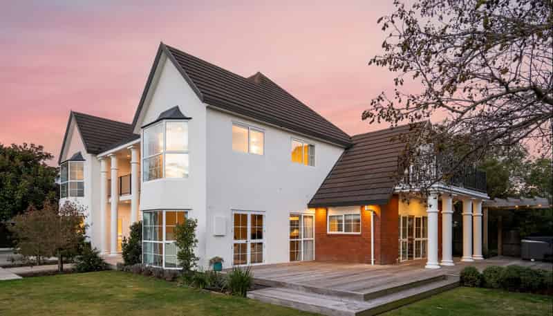 18 Travis Country Drive, Burwood