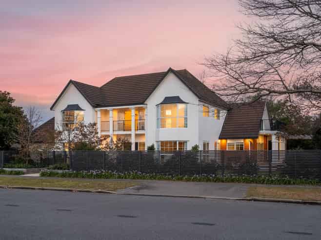 18 Travis Country Drive, Burwood