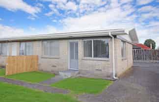 8/17 Russell Road, Manurewa
