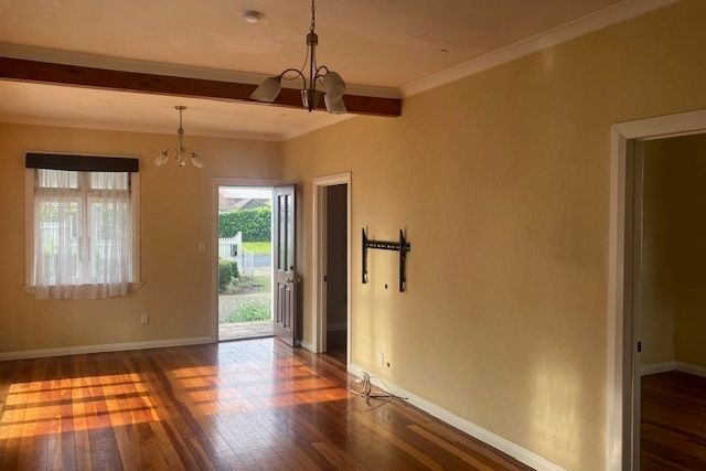 Charming character home on Steele - Fler