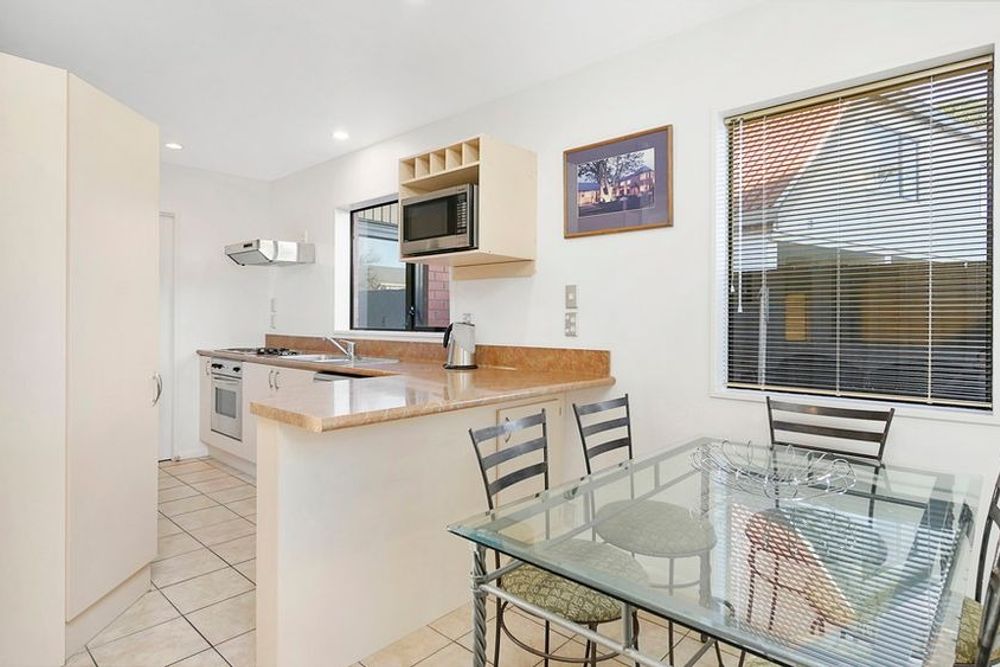 Sunny 3-Bedroom Home with Garage & Garden – Great Location! - Bild 5