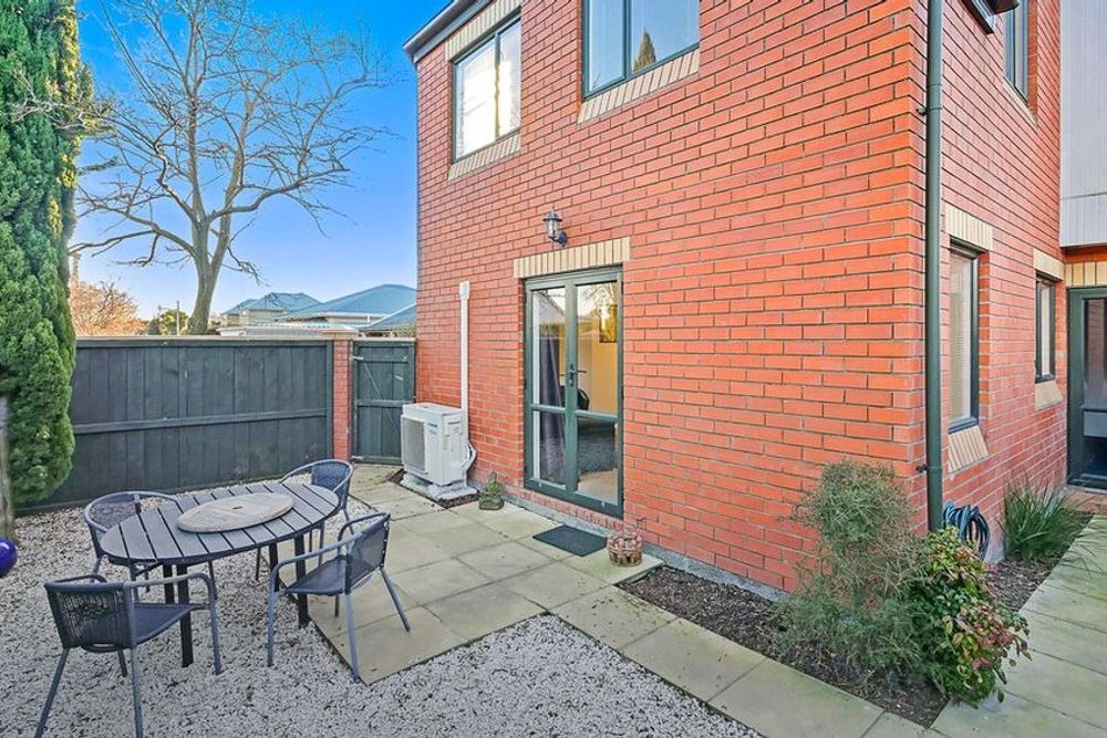 Sunny 3-Bedroom Home with Garage & Garden – Great Location! - Bild 2