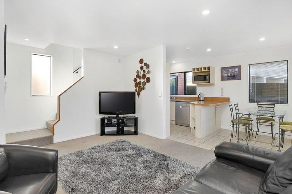 Sunny 3-Bedroom Home with Garage & Garden – Great Location! - Bild 4