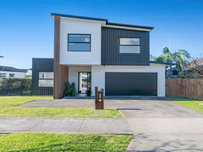 66 Colonial Drive, Millwater