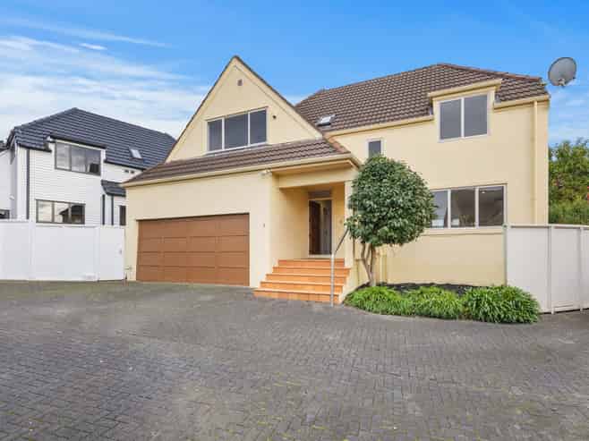 2/142 Riddell Road, Glendowie