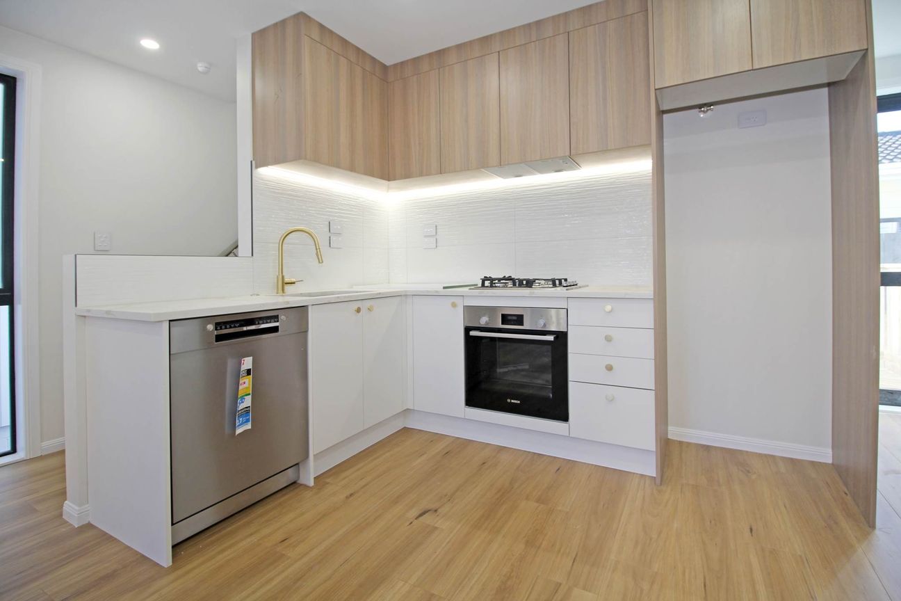3 bed + 1 Media Room, Stand-alone with Garage - Widok 4