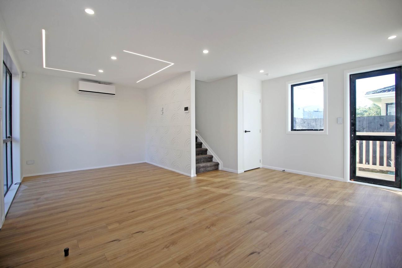 3 bed + 1 Media Room, Stand-alone with Garage - Więcej