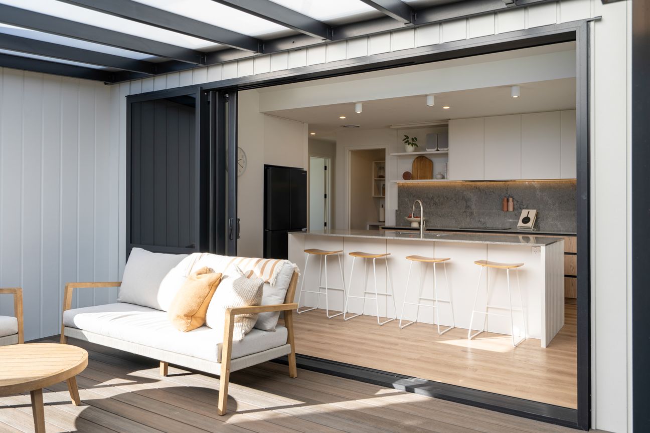 Designer Living with Parkside Views - Fler
