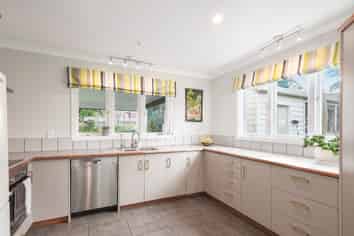 10 Wharepaina Crescent, Springfield