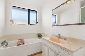 2/2 McHaffies Place, Wainoni