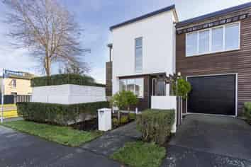 81 Canon Street , Saint Albans