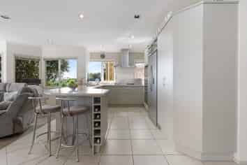 1442 Whangaparaoa Road, Army Bay