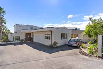 1442 Whangaparaoa Road, Army Bay