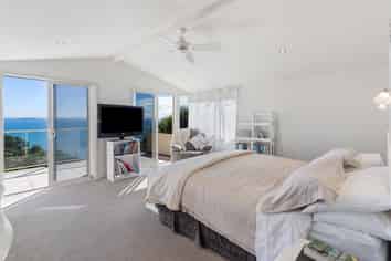 1442 Whangaparaoa Road, Army Bay