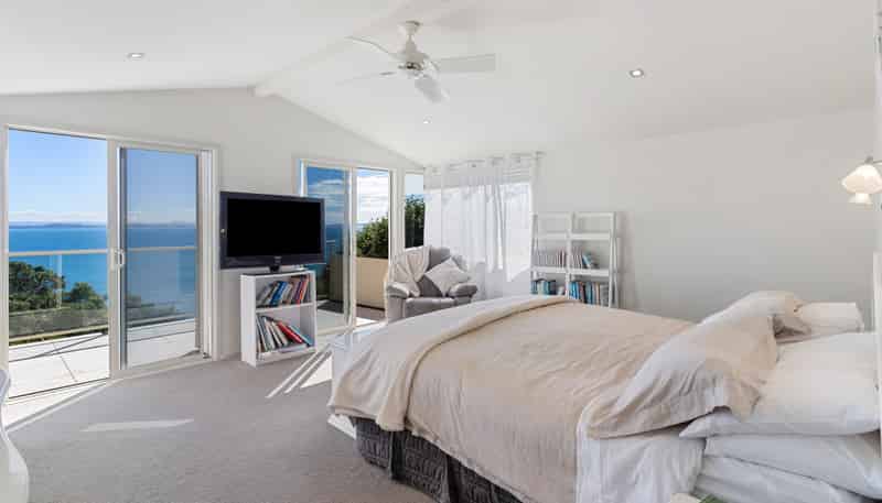 1442 Whangaparaoa Road, Army Bay