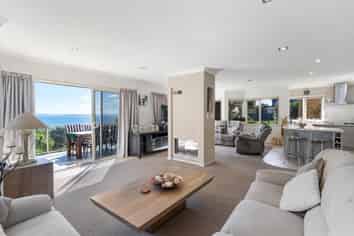 1442 Whangaparaoa Road, Army Bay