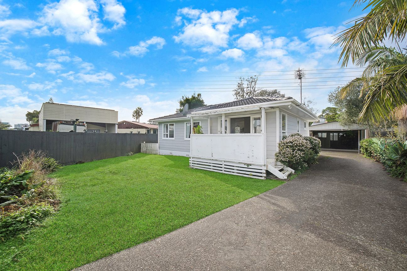 Sunny & Practical Family Living in Glen Eden - Ansicht 2