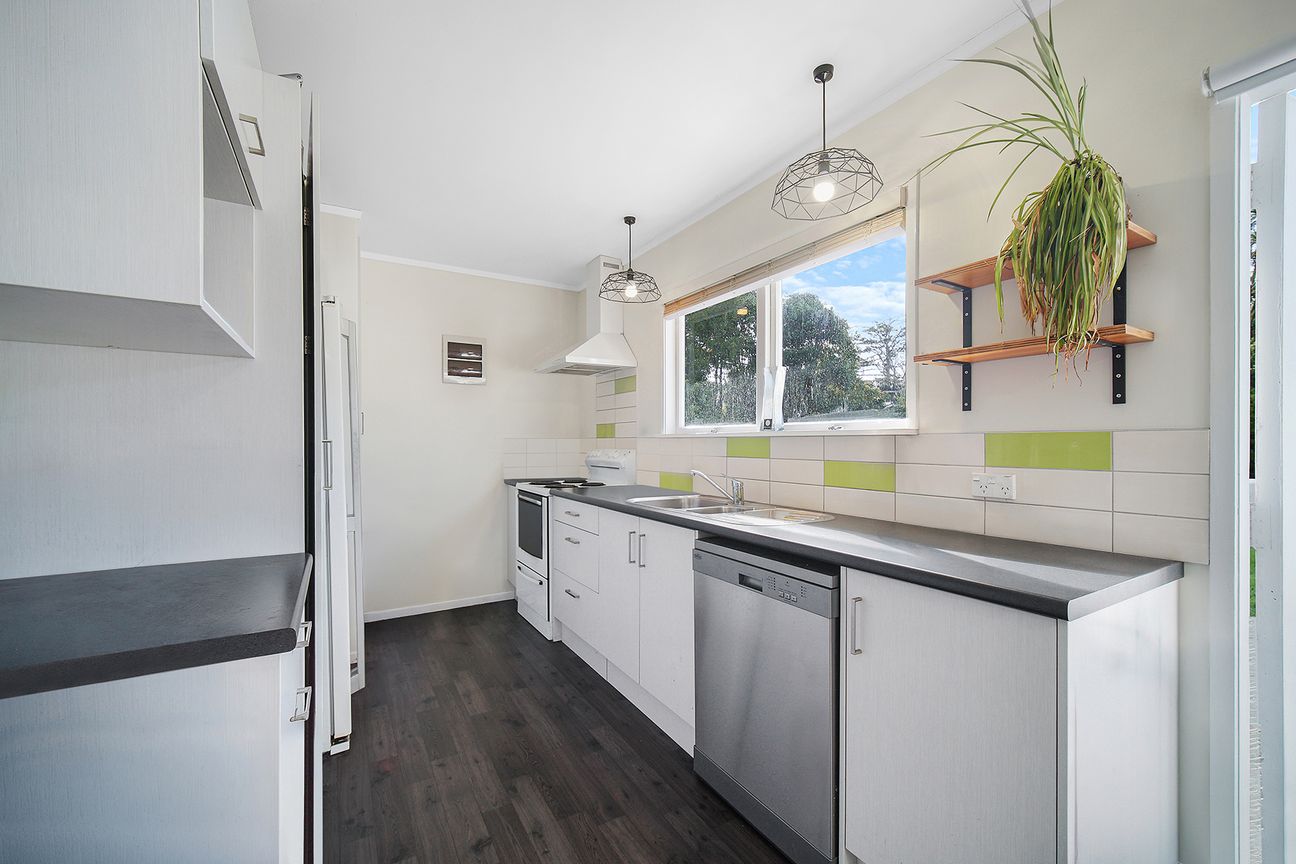 Sunny & Practical Family Living in Glen Eden - Ansicht 3