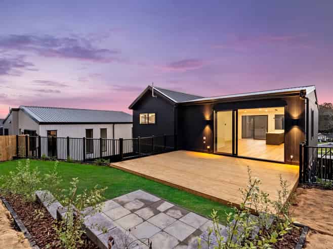 242, 244 West Hoe Heights, Orewa
