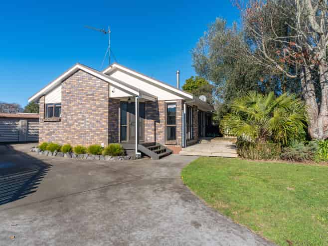 11 Hilliard Place, Leamington