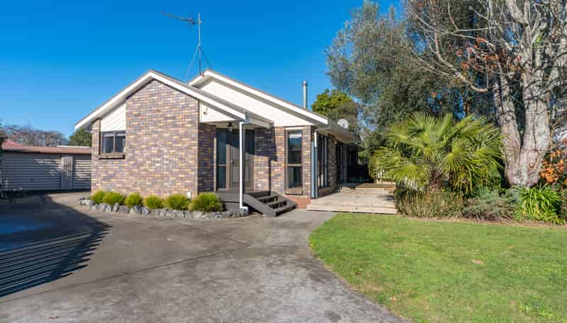 11 Hilliard Place, Leamington