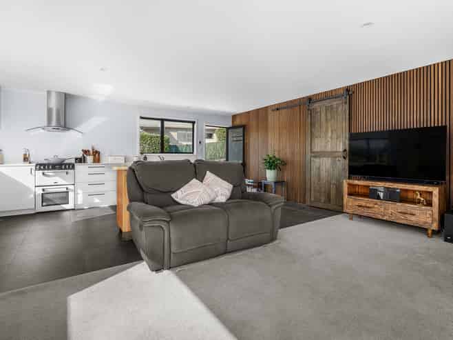 6A Lanes Road, Alexandra