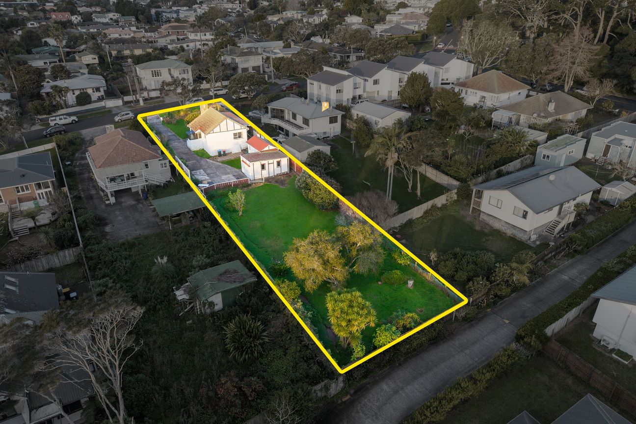 Estate Sale: 1024 m² Developer's Dream in the Bay! - Widok 3