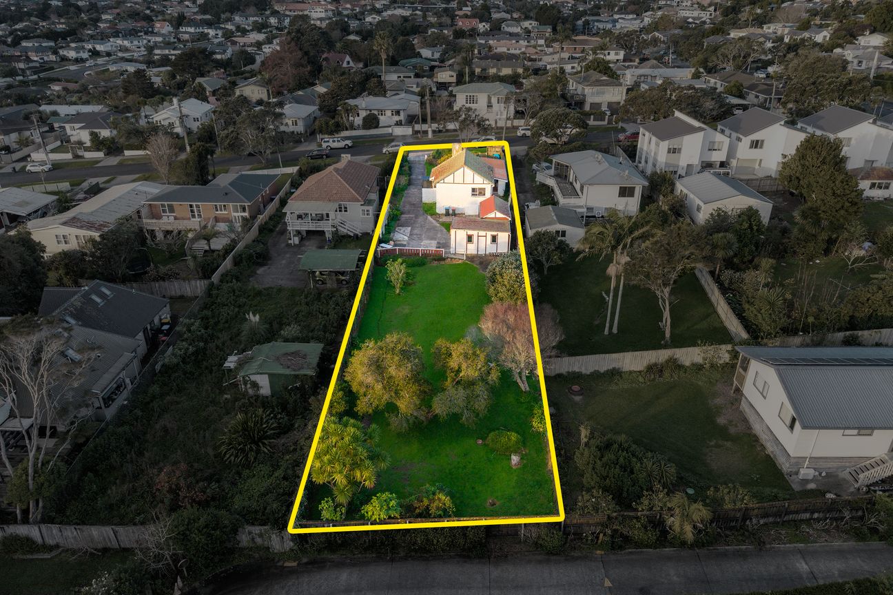 Estate Sale: 1024 m² Developer's Dream in the Bay! - Widok 2