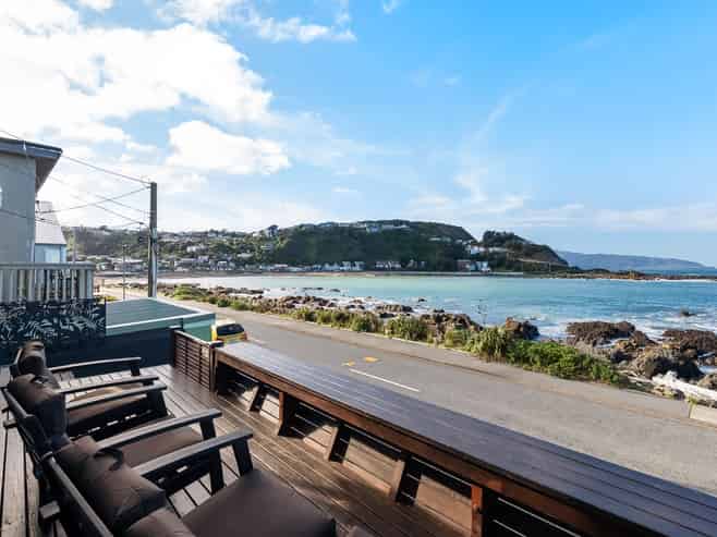 2/104 Owhiro Bay Parade, Owhiro Bay