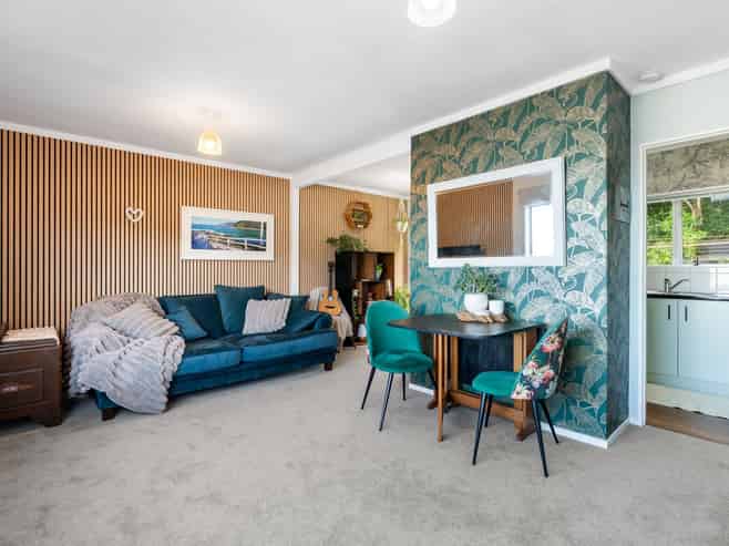 2/104 Owhiro Bay Parade, Owhiro Bay