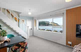 2/104 Owhiro Bay Parade, Owhiro Bay