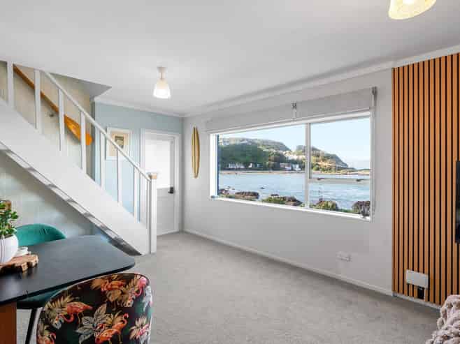 2/104 Owhiro Bay Parade, Owhiro Bay
