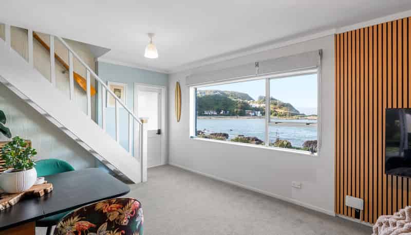 2/104 Owhiro Bay Parade, Owhiro Bay