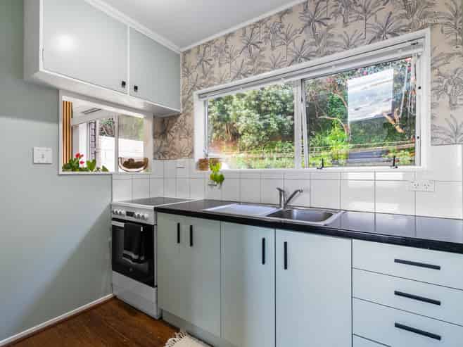 2/104 Owhiro Bay Parade, Owhiro Bay