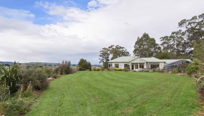 24 Stephen Road, Browns