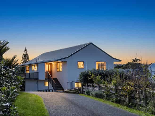41 Barrier View Road, Leigh