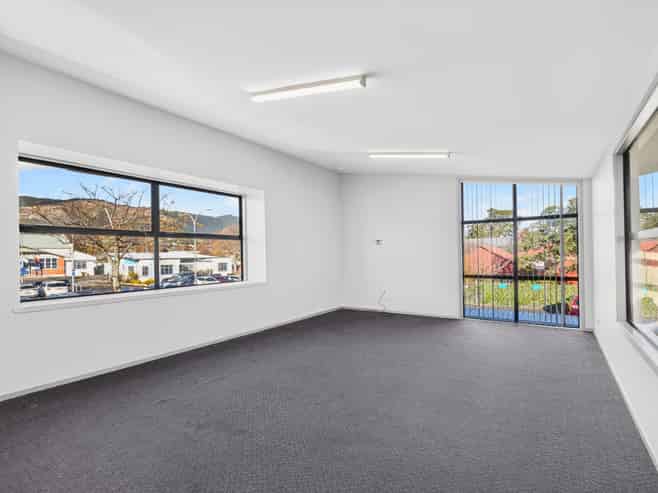 Flexible Office Space with Excellent Parking